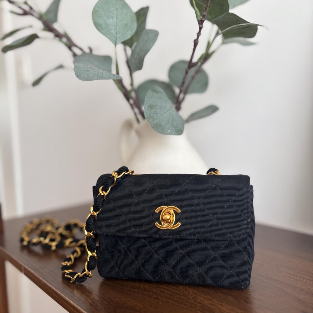Vintage Chanel 1989-1991 mini bag